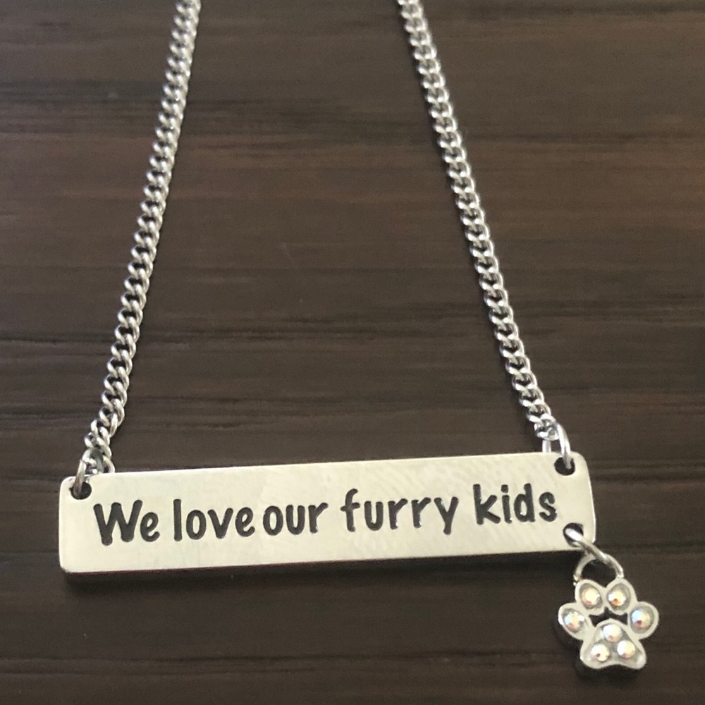 "We Love Our Furry Kids" Necklace Paw Dog Cat SS